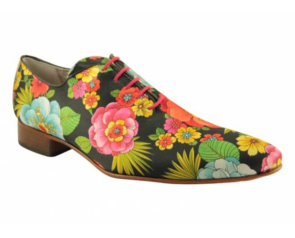 Giày nam họa tiết hoa lá đẹp xu hướng thời trang năm nay