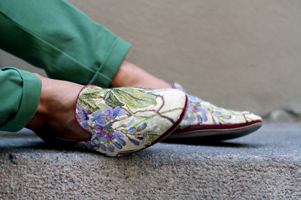 Giày nam họa tiết hoa lá đẹp xu hướng thời trang năm nay