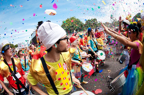 Lễ hội latino sôi động với vũ điệu samba cuồng nhiệt