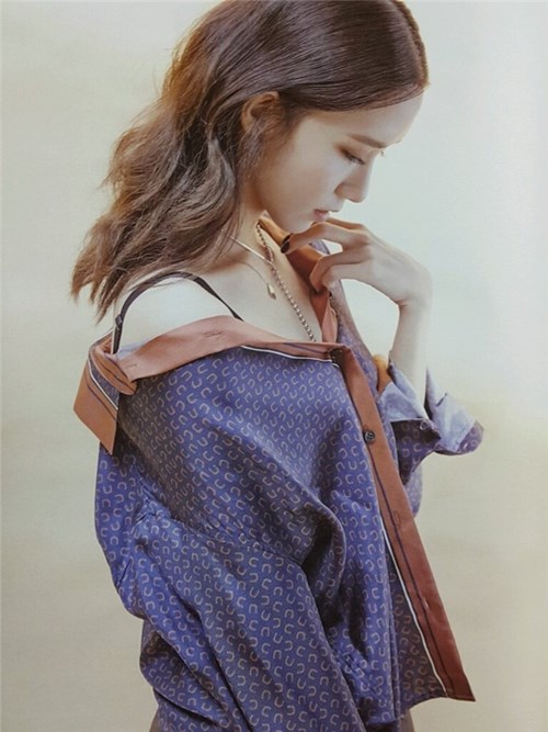 Yoona snsd táo bạo hở hang trên tạp chí