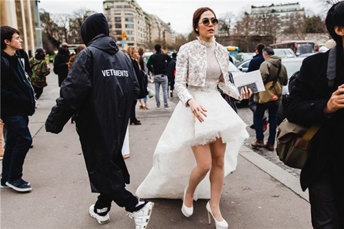 Cảm hứng châu á xâm lấn thời trang paris