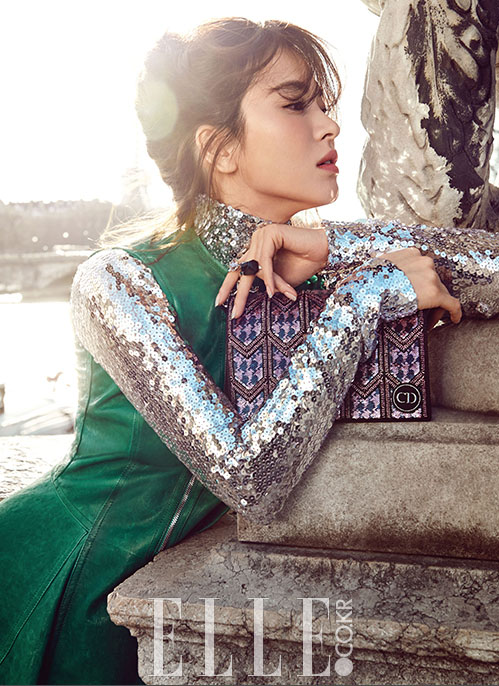 Song hye kyo khoe vẻ đẹp đầy tự tin trên tạp chí danh tiếng