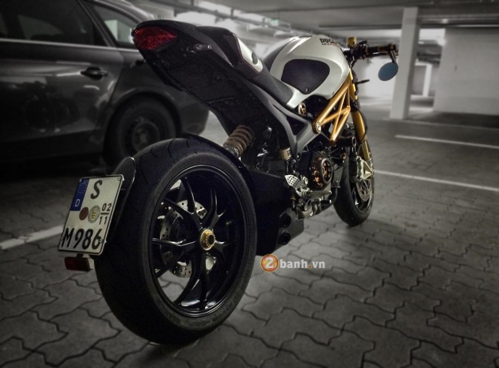 Ducati monster 1100s chất lừ với bản độ cafe racer