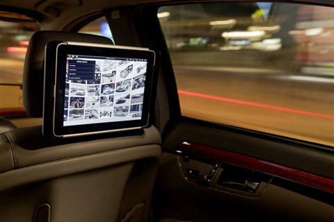 Mercedes-benz dùng ipad làm màn hình giải trí trong xe