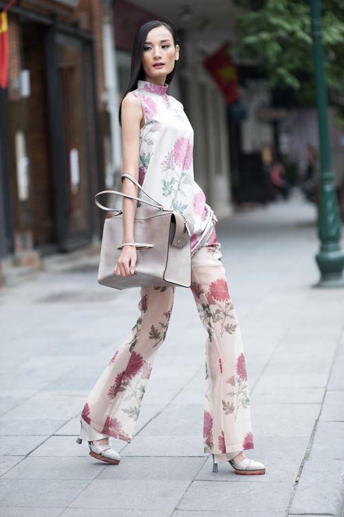 Lê thúy rạng rỡ xuống phố ngày cuối năm
