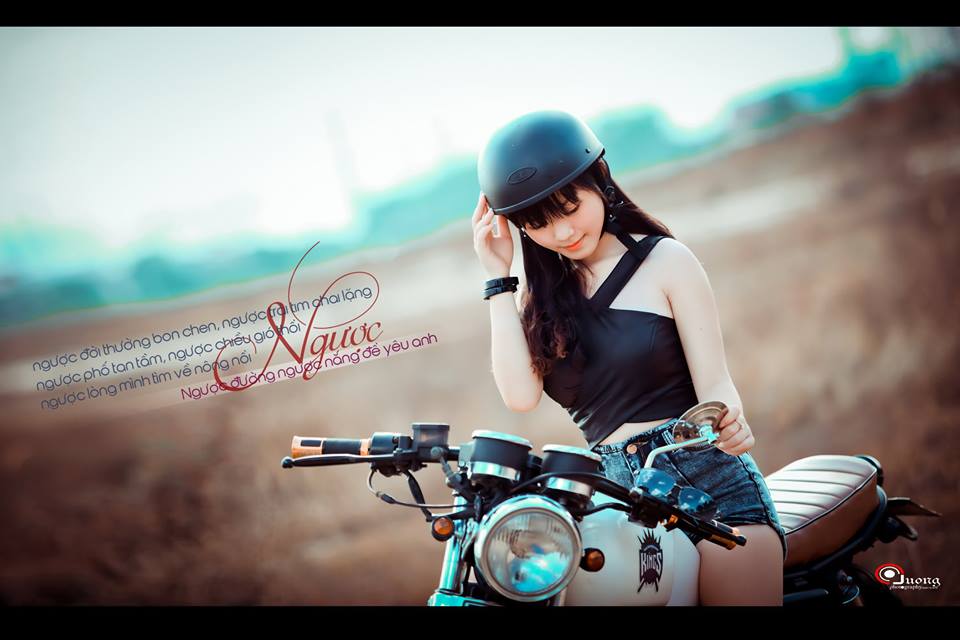 Ngắm bạn gái biker tạo dáng sexy cùng chiếc cafe racer