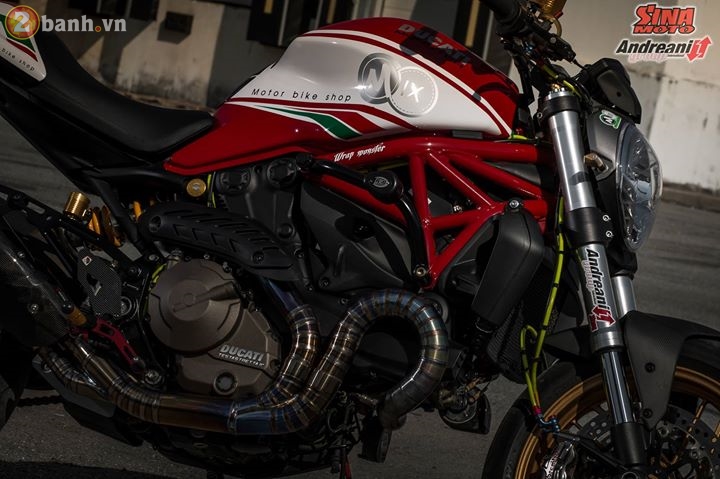 Ducati monster 821 vô cùng hấp dẫn trong bản độ đầy đồ hiệu