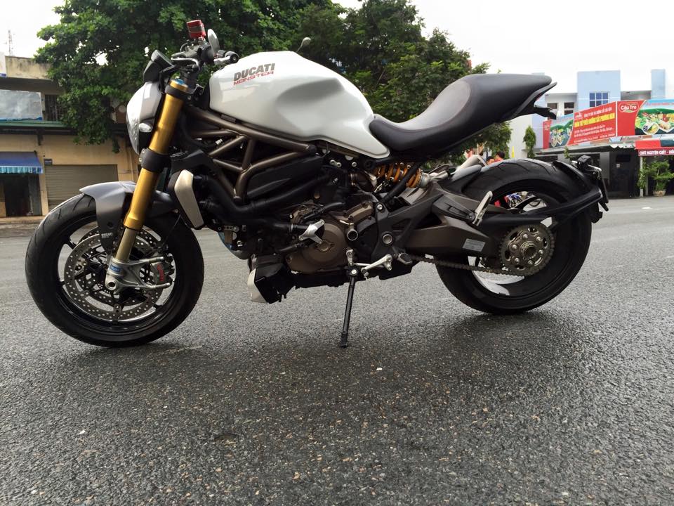 Ducati monster 1200s 2015 độ chất với pô akrapovic full system titanium