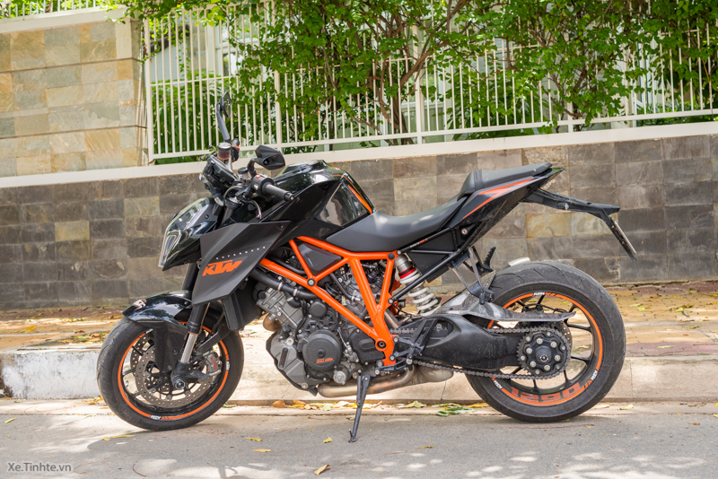 Cảm nhận ktm 1290 super duke r 2015 dễ gần dễ lái