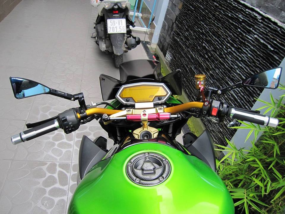 Kawasaki z1000 đời 2011 độ đầy phong cách của biker việt