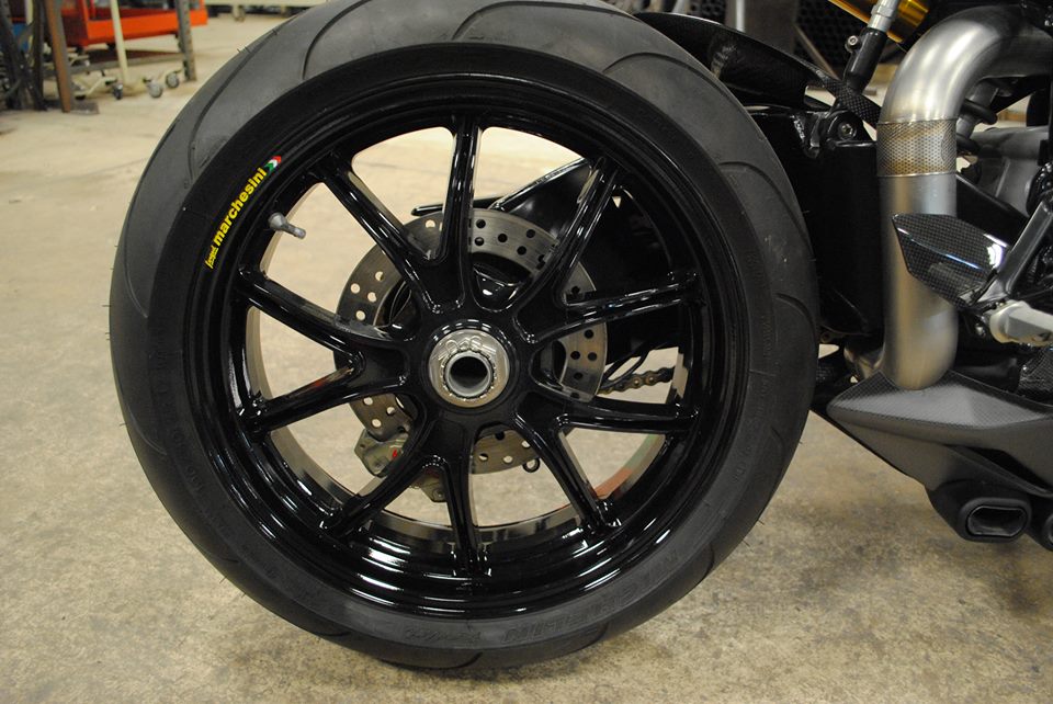 Chi tiết superbike ducati 999 phiên bản carbon fiber