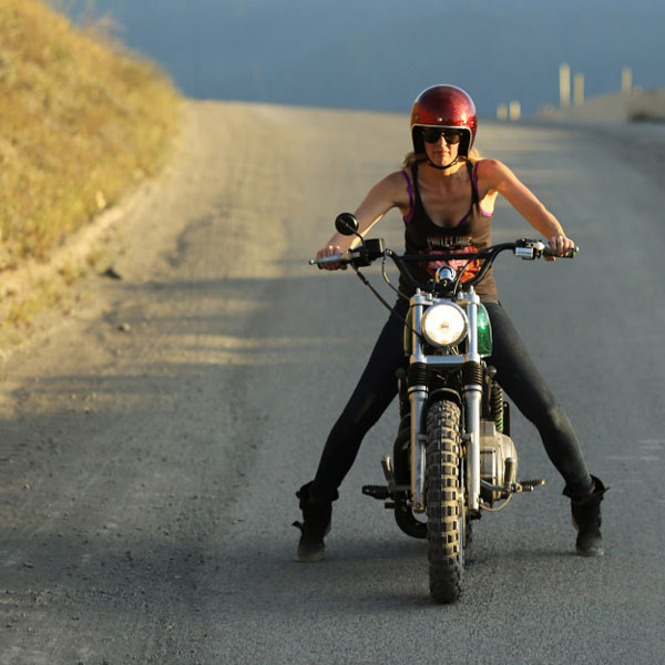 Harley-davidson sportster độ scrambler phong cách của nữ nhà báo