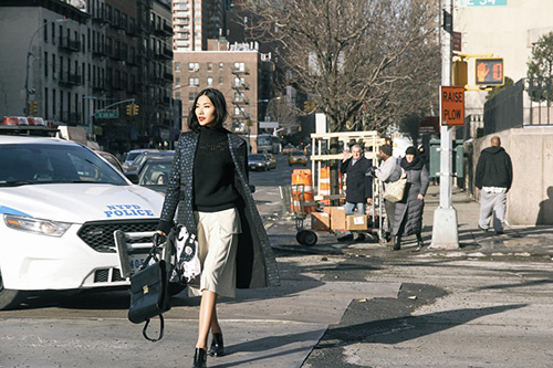 Hoàng thùy tiếp tục khoe ảnh trên đường phố new york