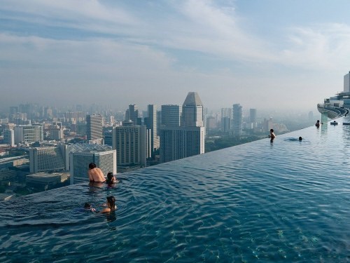 Kinh ngạc với 10 bể bơi lơ lửng trên không đẹp nhất thế giới
