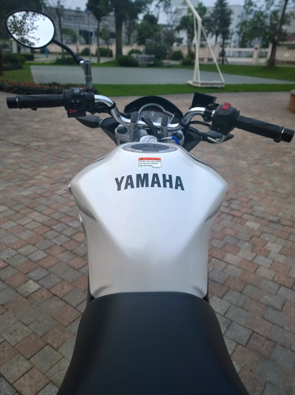 Yamaha fz 150i một tia chớp trên đường phố