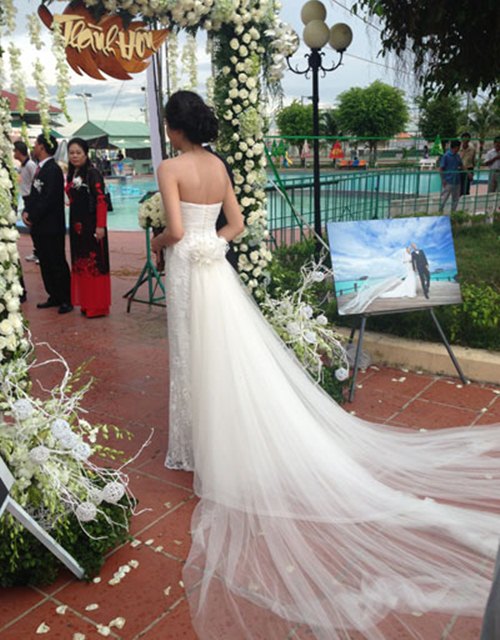 Những bộ váy cưới đụng ý tưởng đình đám của sao việt