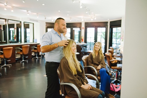 Dịch vụ cắt tóc xa xỉ dành cho giới nhà giàu ở mỹ giới sao hollywood