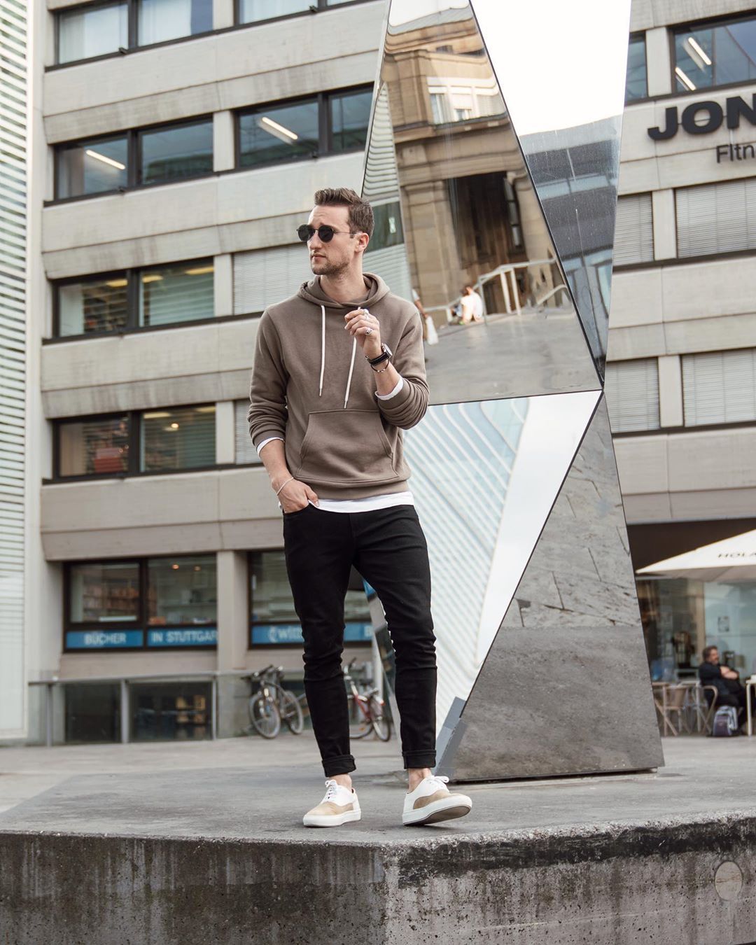 6 cách phối áo hoodie giúp chàng mê style streetwear thêm tự tin