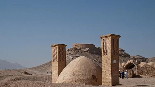 Khám phá bí ẩn về ngọn tháp của sự im lặng ở iran