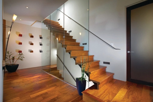 Thiết kế cầu thang kính phong cách cho ngôi nhà bạn