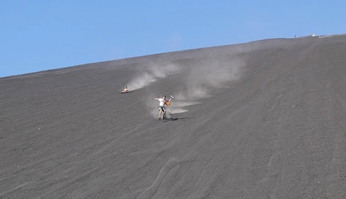 Thú vị đường đua mạo hiểm trên núi lửa ở nicaragua