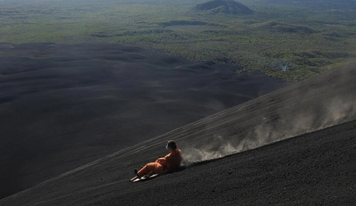 Thú vị đường đua mạo hiểm trên núi lửa ở nicaragua