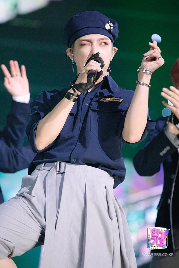 Nam idol k-pop diện váy ủng hộ thời trang trung tính