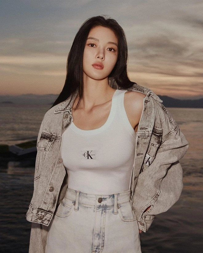 Kim yoo jung khoe body quyến rũ trong bộ ảnh chụp tại nha trang
