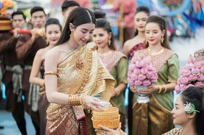 Loạt nữ thần songkran gây bão mxh thái lan