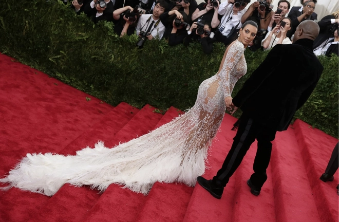 Thời trang của hội chị em kardashian - jenner qua từng năm tại met gala