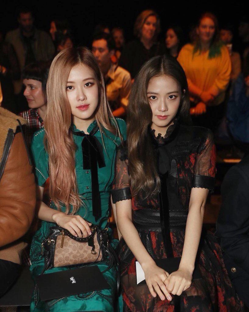 Jisoo rosé cũng có lúc bị lấn át ở show thời trang