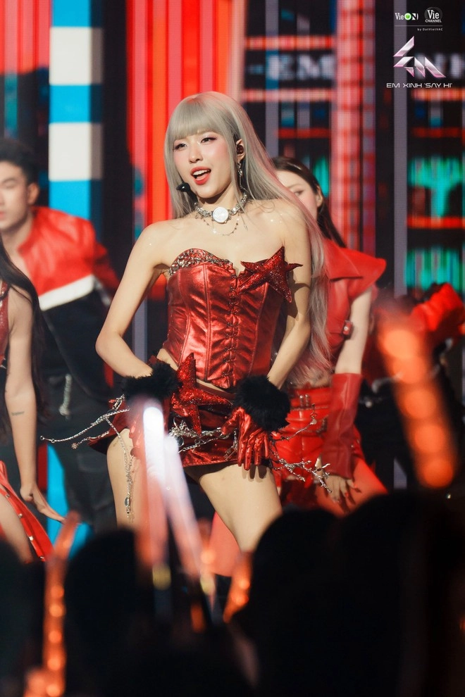 Vẻ ngoài chuẩn kpop idol của nữ diễn viên gen z sinh năm 2003