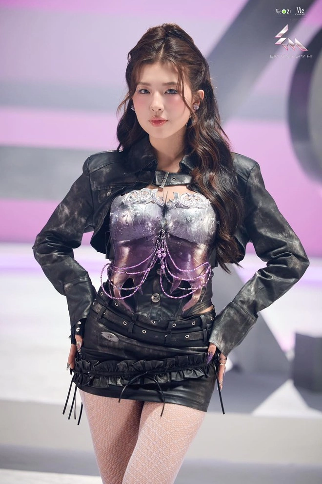 Vẻ ngoài chuẩn kpop idol của nữ diễn viên gen z sinh năm 2003