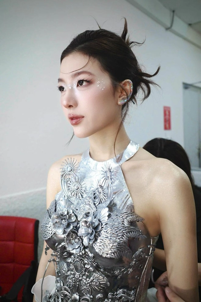 Vẻ ngoài chuẩn kpop idol của nữ diễn viên gen z sinh năm 2003
