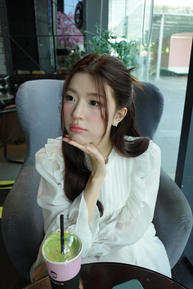 Vẻ ngoài chuẩn kpop idol của nữ diễn viên gen z sinh năm 2003