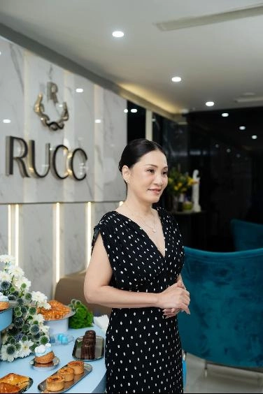 Bí kíp giữ gìn nhan sắc ở tuổi 63 của nữ nghệ sĩ hồng đào