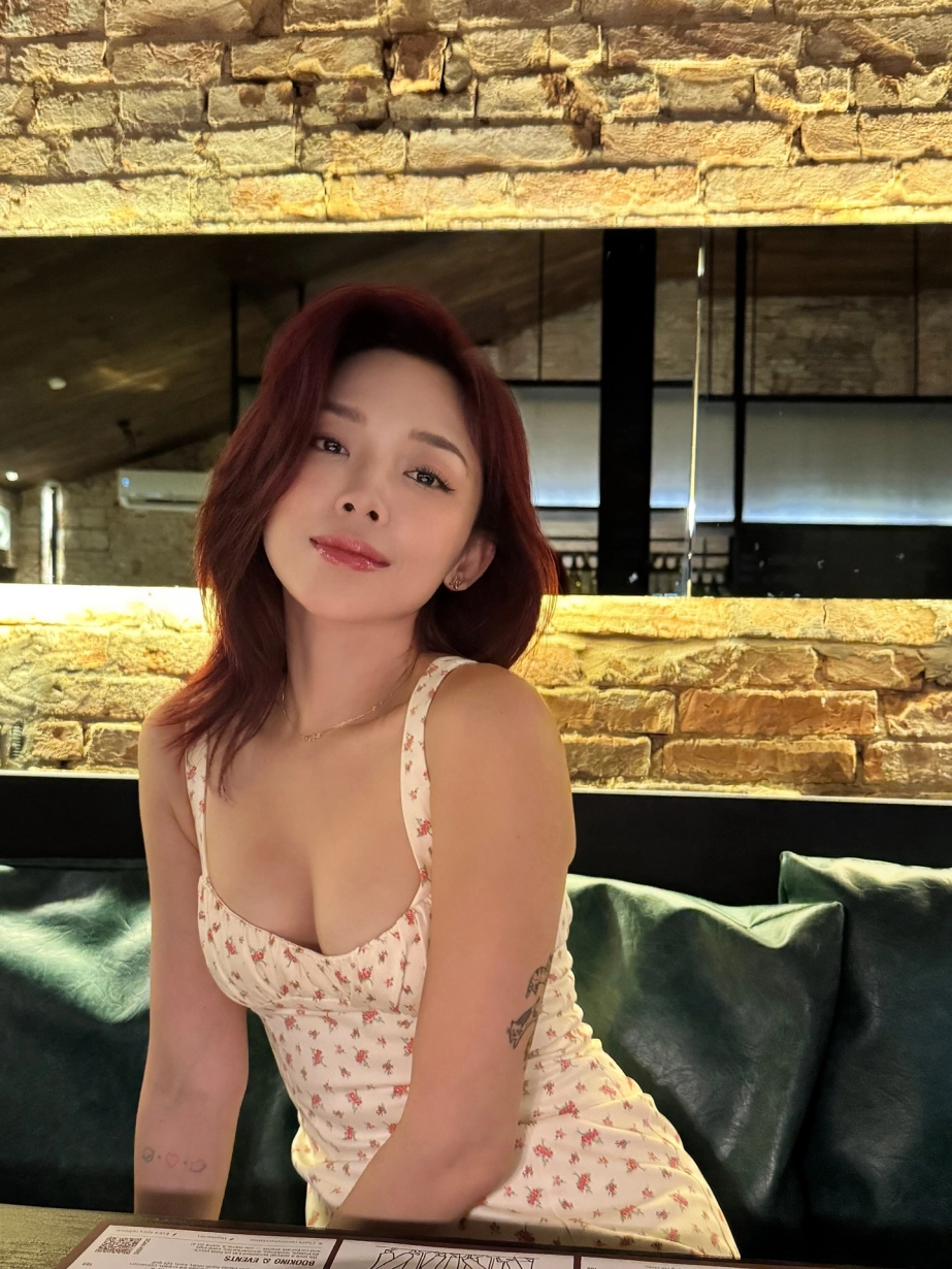 Guu thời trang dạo này của nữ ca sĩ tóc tiên