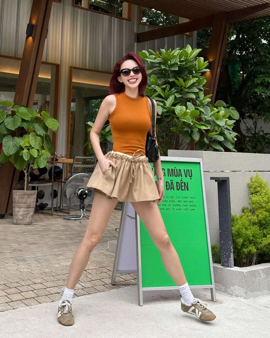 Guu thời trang dạo này của nữ ca sĩ tóc tiên