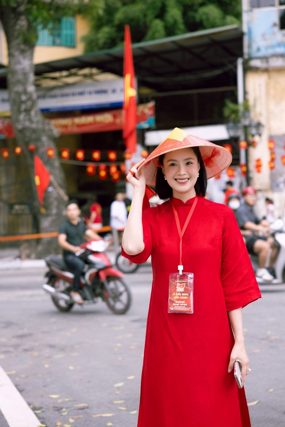 Nhan sắc rạng rỡ ở tuổi 40 của hồng diễm gây sốt